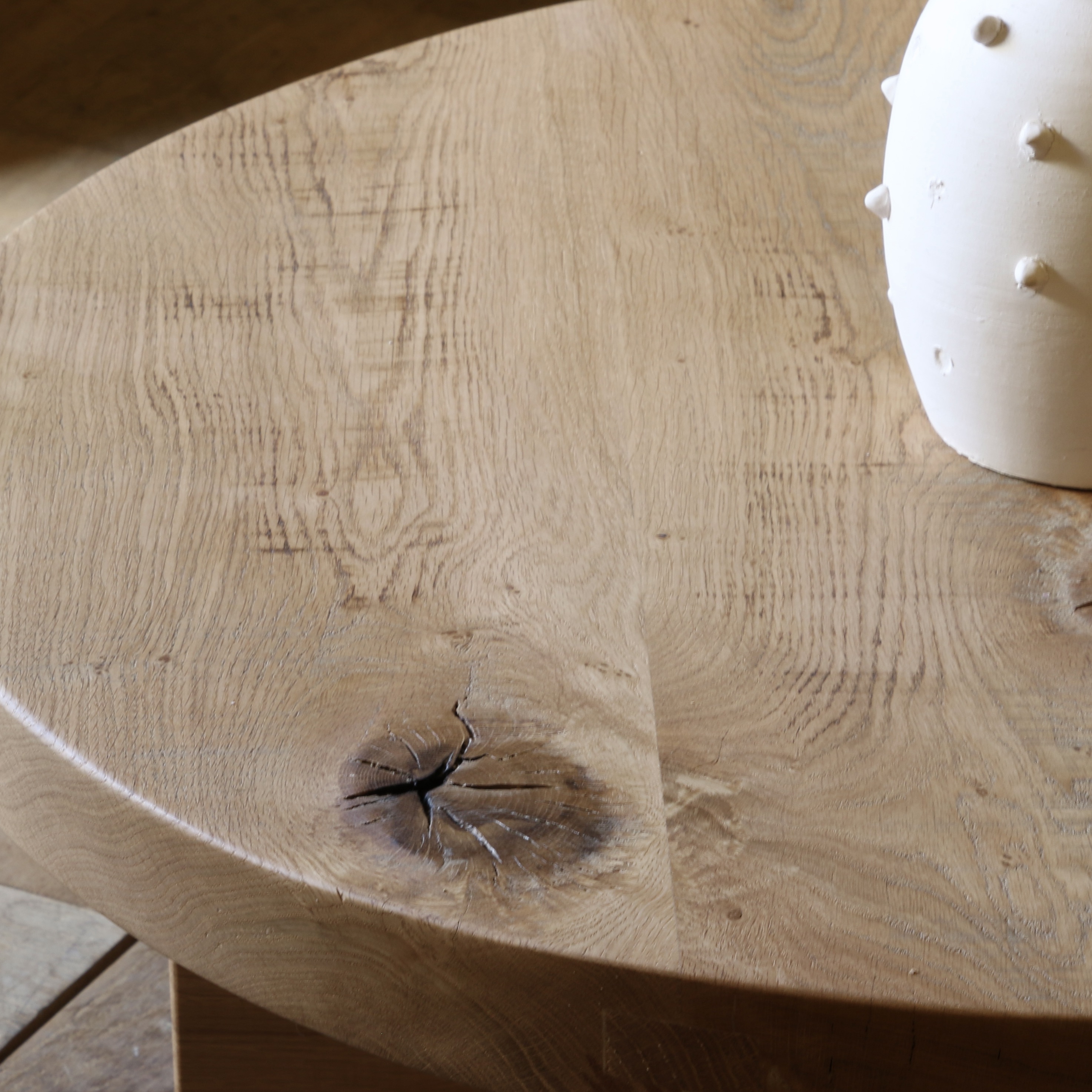 Round Wabi Sabi-Table // JS Editions